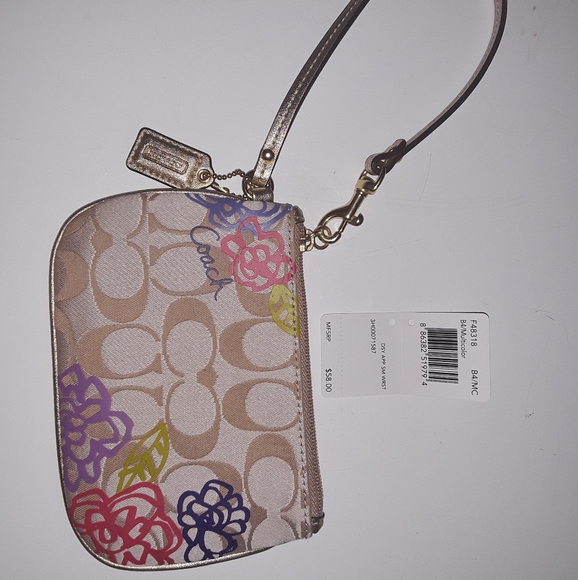 Coach Handbags - Coach Poppy Daisy Collection Applique Wristlet